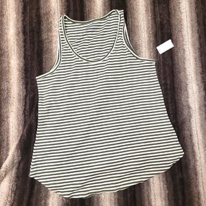 Simply Styled tank top size L NWT